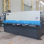 lembaran hidraulik logam guillotine pemotong mesin cnc shearing untuk plat logam, mesin ricih logam