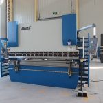 dengan sistem E200 Wc67 brek akhbar hidraulik